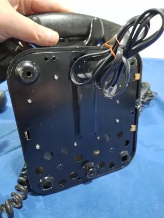 Teléfono antiguo negro