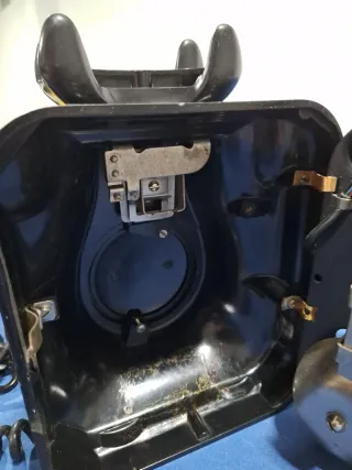 Teléfono antiguo negro