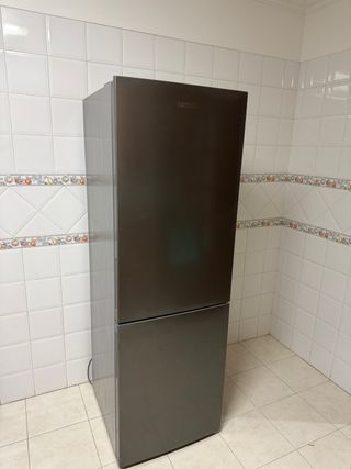 Frigorífico Combinado BECKEN BC4322