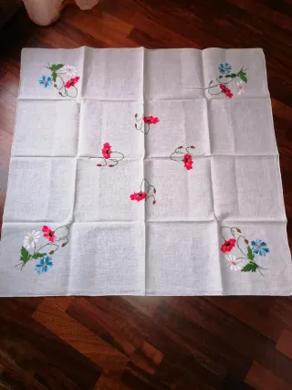 Tovaglietta in lino ricamata
