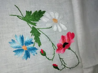 Tovaglietta in lino ricamata