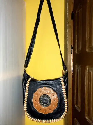 Bolso estilo marroquinería negro y marrón