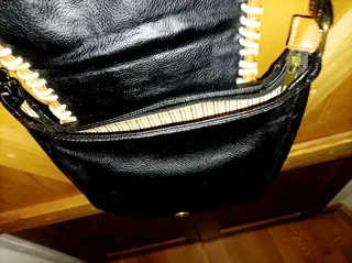 Bolso estilo marroquinería negro y marrón
