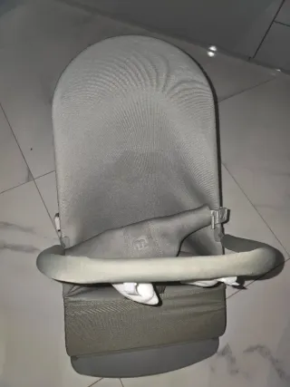 Hamaca bebé verde con juguetes MS Modelo: Lullaby