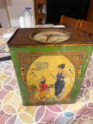 Lata antigua decorada