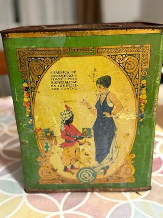 Lata antigua decorada