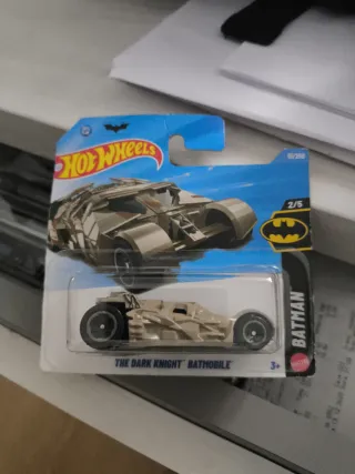 Hot Wheels Batman Batmobile 2/5