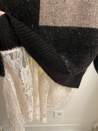 Camisola malha preta com padrão geométrico