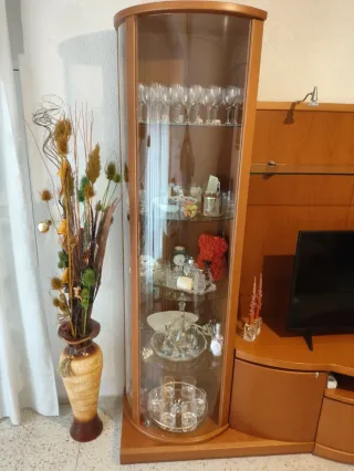 Mueble de salón madera y cristal