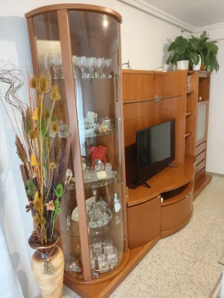 Mueble de salón madera y cristal