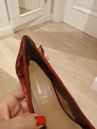 Zapatos salón terciopelo burdeos #Eurovillas
