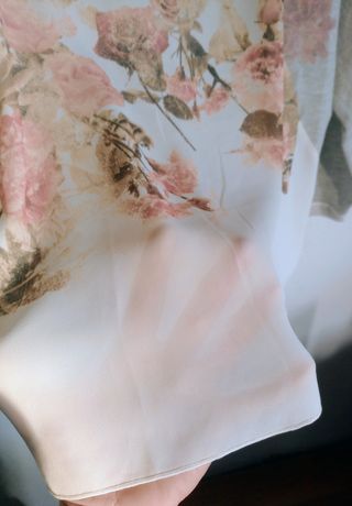 Sudadera floral gris y blanca Talla L