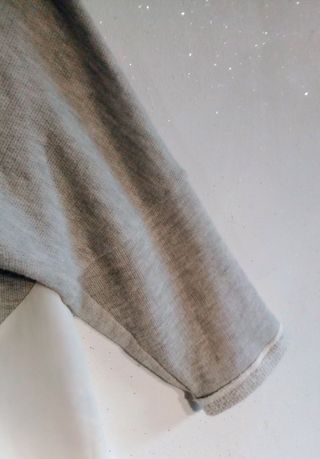 Sudadera floral gris y blanca Talla L