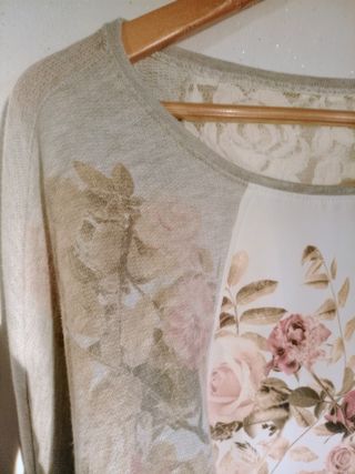 Sudadera floral gris y blanca Talla L