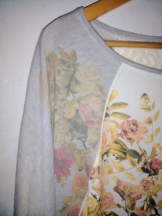 Sudadera floral gris y blanca Talla L
