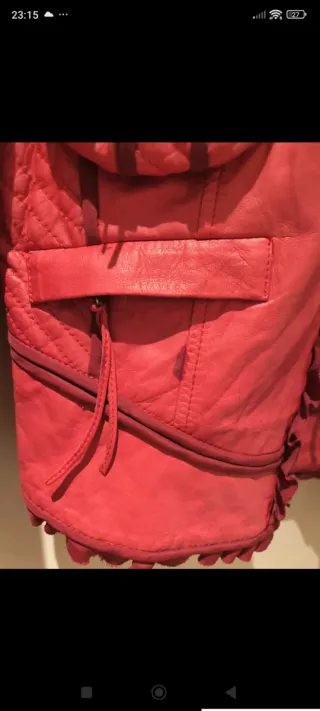 Cazadora de cuero roja