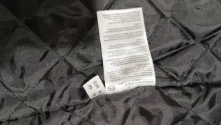 Chaquetón verde oscuro con capucha, talla 36.