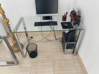Escritorio de cristal y metal