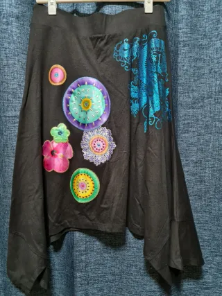 Falda Desigual Negra Asimétrica Talla M