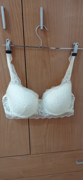 Sujetador crema de encaje de talla 85D