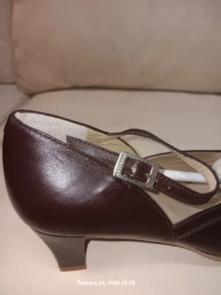 Zapatos tacón piel marrón oscuro T37