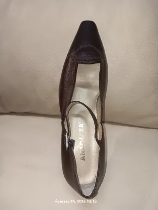 Zapatos tacón piel marrón oscuro T37