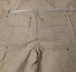 Pantalón corto trekking beige multibolsillos