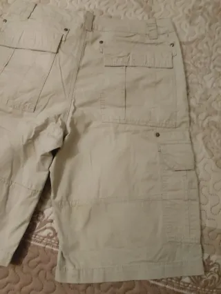 Pantalón corto trekking beige multibolsillos