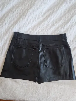 Falda-pantalón efecto piel negra