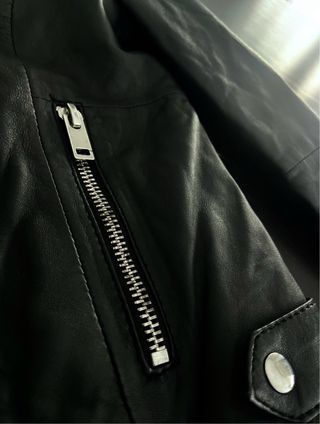 Chaqueta Piel Negra Pull&Bear Talla S Atemporal