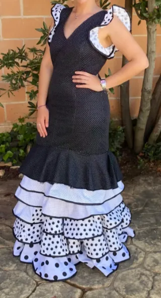 Vestido de flamenca negro y blanco