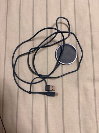 iPhone 12 Pro Max con complementos de regalo