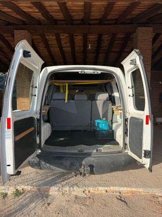 Volkswagen Caddy 1.9 TDI (2008)