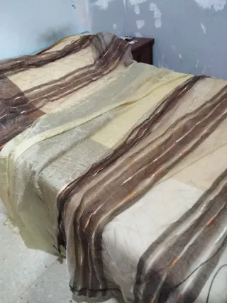 Dos hojas de cortinas sin uso con visillo a juego