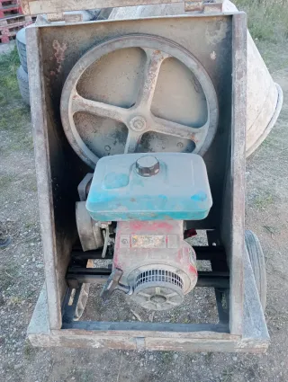 Hormigonera con motor