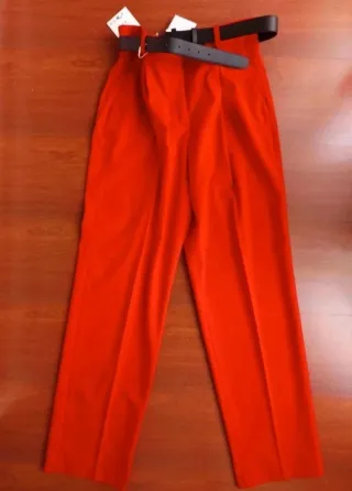 Pantalones rojos de vestir Zara