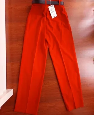 Pantalones rojos de vestir Zara