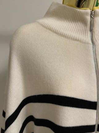 Camisola de malha, nas cores branco e preto