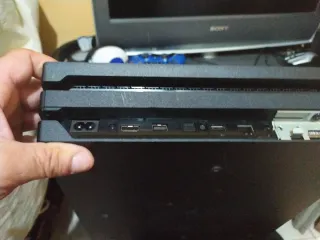 PS4 Pro Sony Negra con dos mandos