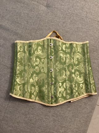 Corsé verde con detalles dorados