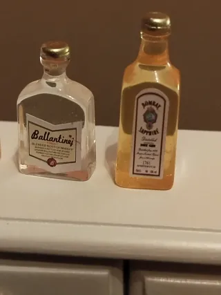 Miniature di Bottiglie di Liquore da Collezione/Modello
