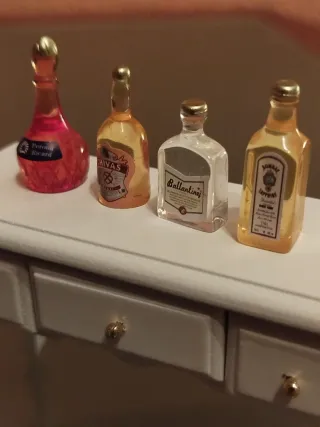 Miniature di Bottiglie di Liquore da Collezione/Modello
