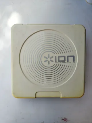 Toca discos ION Portable USB Beige