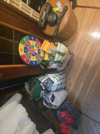 Estantería infantil con juguetes