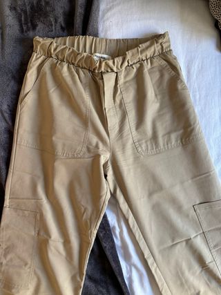 Pantalón cargo beige