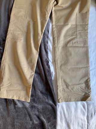 Pantalón cargo beige