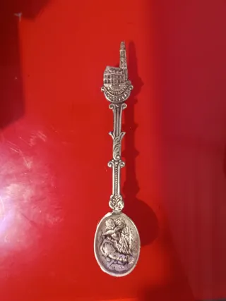 Cuchara de plata decorada