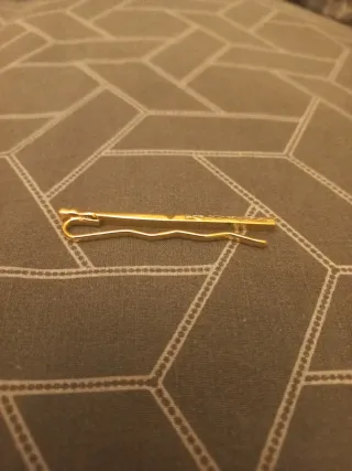 Pasador de corbata dorado