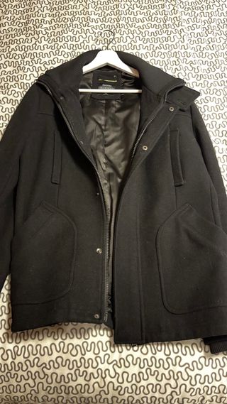 Abrigo Bershka Negro Talla M