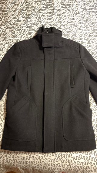 Abrigo Bershka Negro Talla M